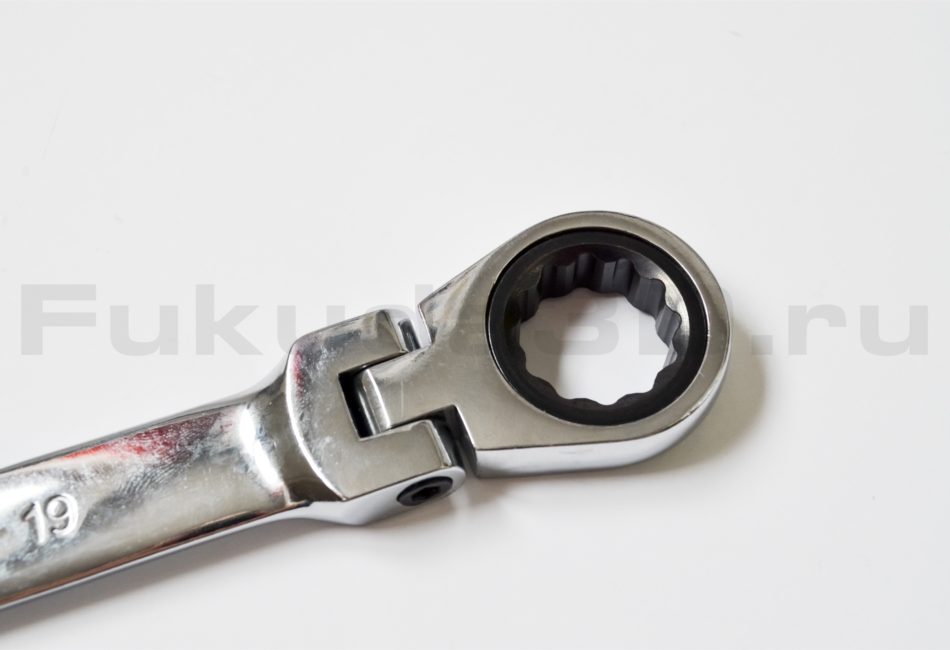 Ключ комбинированный реверсивный с трещоткой и шарниром