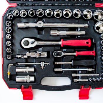 Качественный набор инструментов из 61 предмета от компании Keycon